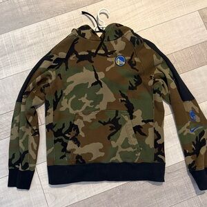 Nike Men’s Camo Pullover Hoodie with Blue Golden State Badge